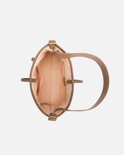 شنطة نسائيه بتصميم عملي بلون بيج