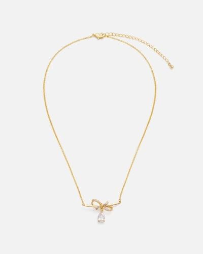 سلسال نسائي بتفاصيل تعكس التميز