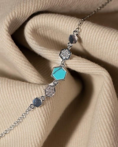 اسوارة نسائية بتصميم يلفت الأنظار