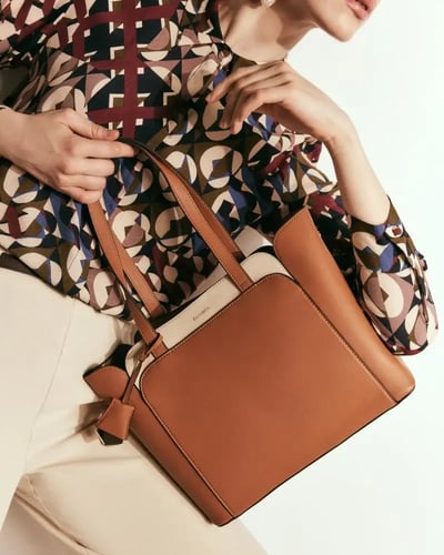 شنطة نسائية جلد لشخصية واثقة