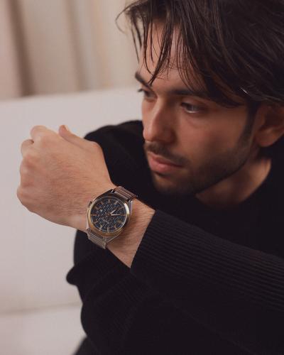 ساعة رجالية من الفي ستيل بلون فضي