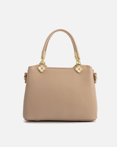 شنطة نسائية باللون البني