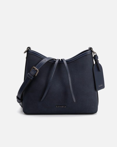 شنطة نسائية باللون الأزرق