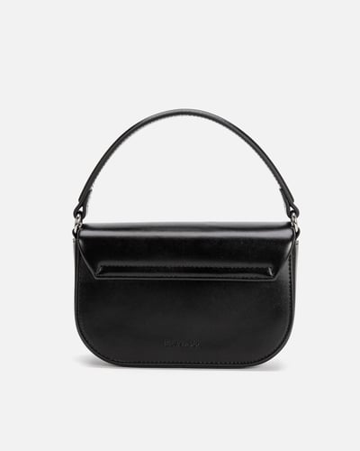 شنطة نسائية باللون الأسود