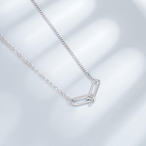 عقد من الفضة عيار 925