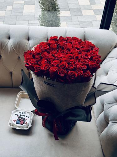 Flowers & cake