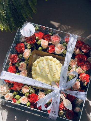 Flowers & cake