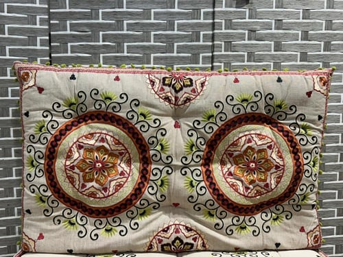 جلسة عربي قماش هندي أحمر بيج