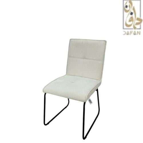 كرسي مفرد لون ابيض ارجل اسود