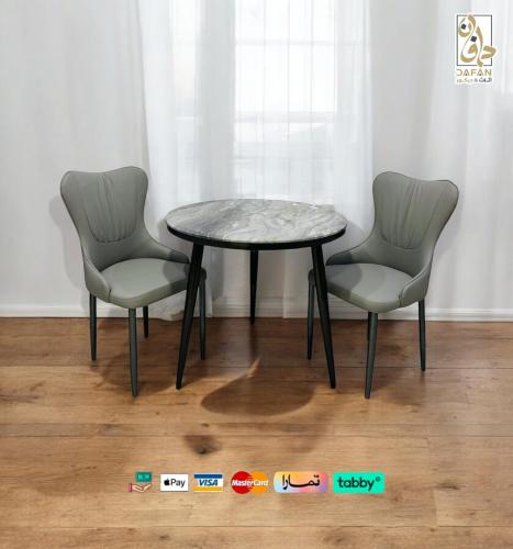 طقم كرسيين وطاولة