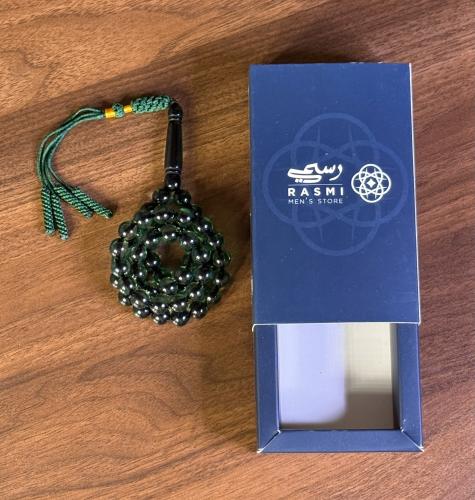 مسباح أخضر غامق شفاف بخط أسود بكركوشة