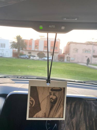 تعليقة سيارة بصورة - نقش