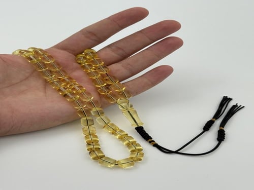 سبحة كهرمان طبيعي شفاف صندوقي