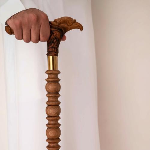 عصا عكاز خشبي رأس الصقر منحوت يدوياً