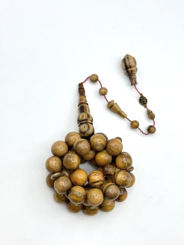 سبحة خشب العود الطبيعي
