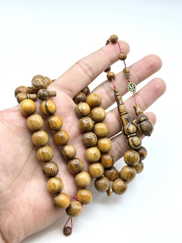 سبحة خشب العود الطبيعي