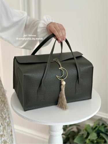 شنطة جلد لتقديم الهدايا