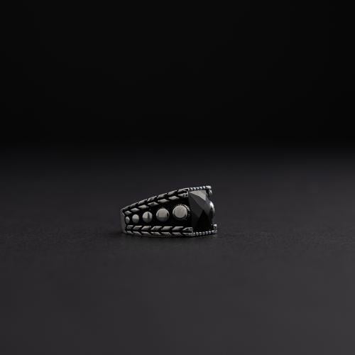خاتم رجالي فضة عيار 925 - حجر زركون أسود