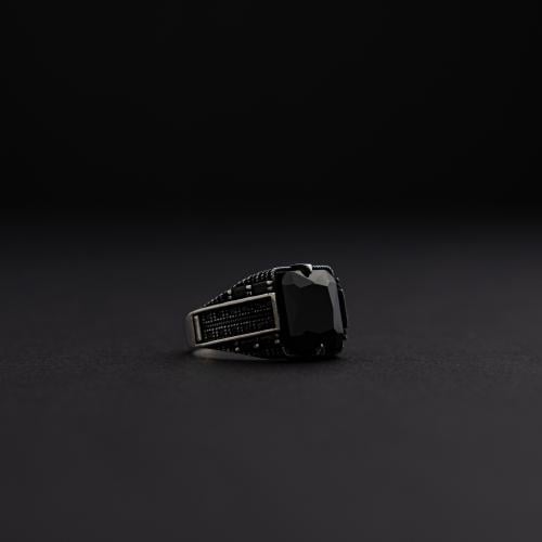 خاتم رجالي فضة عيار 925 - حجر زركون أسود