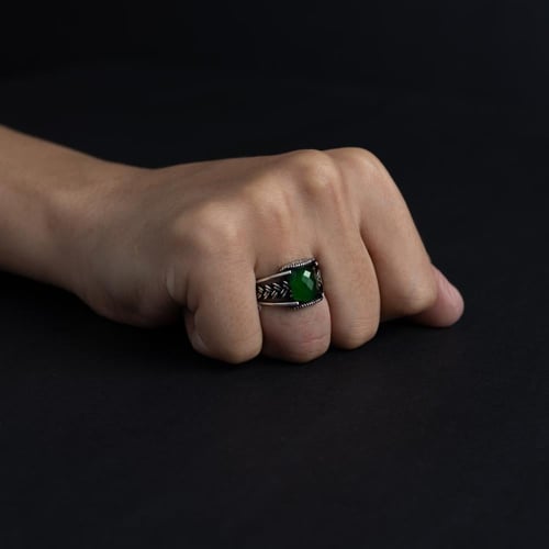 خاتم رجالي فضة عيار 925 - حجر زركون أخضر