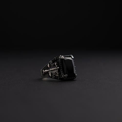 خاتم رجالي فضة عيار 925 - حجر زركون أسود