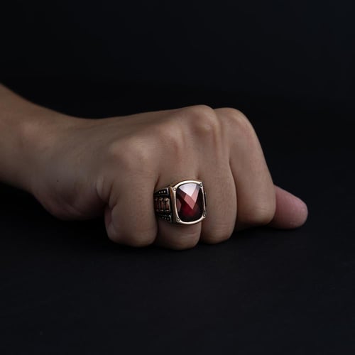 خاتم رجالي فضة عيار 925 - حجر زركون أحمر