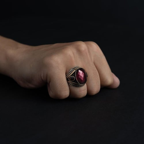 خاتم رجالي فضة عيار 925 - حجر زركون أحمر