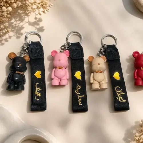ميدالية مفاتيح سيارة نسائية مخصصة بالاسم مع مجسم ف...