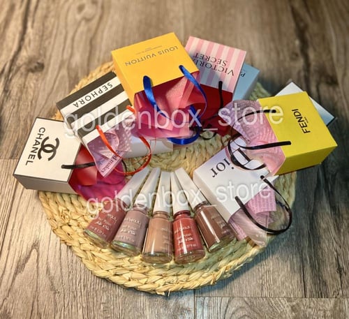 كيس ماركه مع مناكير