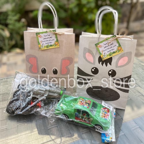 كيس مع لعبتين