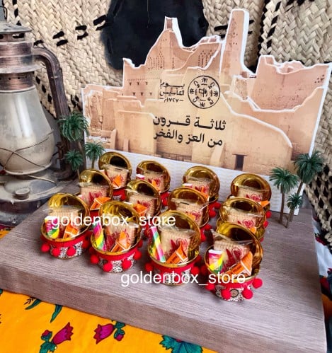 مجسم ستاند مع توزيعات قدور