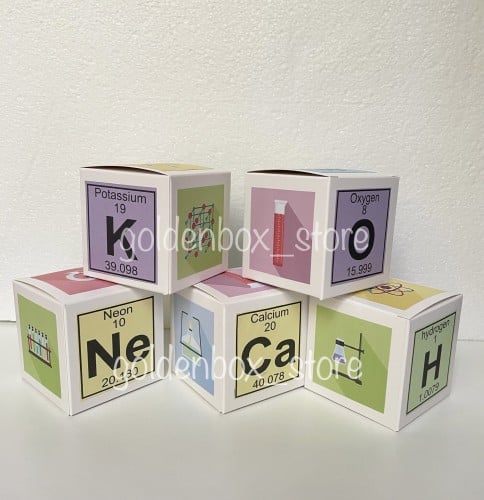 علب فارغة بتصميم الكيمياء
