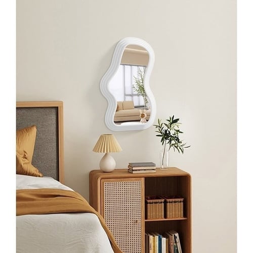 مرآه تزيين معلقة