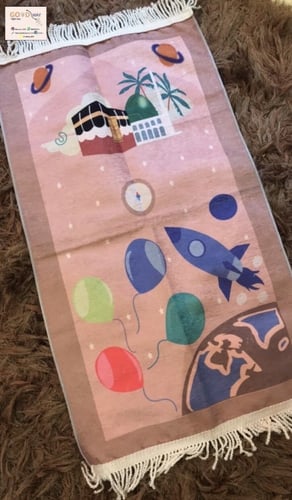 سجادة اطفال لون وردي برسومات جميلة