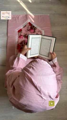 طقم صلاة بناتي قطعتين