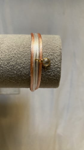 اسواره بتعليقه ذهبيه