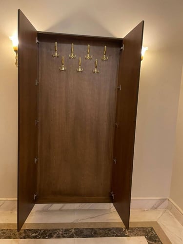 دولاب عبايا مع مرايا