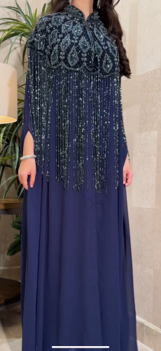 جلابيه مع هدب مشغوله بالشك مع فستان داخلي اللون كح...