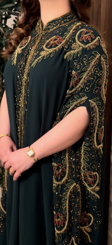 جلابيه مشغولة بالشك هاند ميد باللون الزيتي