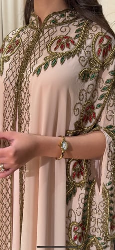 جلابيه مشغولة بالشك هاند ميد مع فستان داخلي