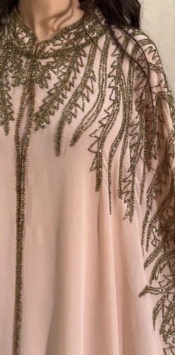 جلابيه مع فستان داخلي مشغول شك هاند ميد