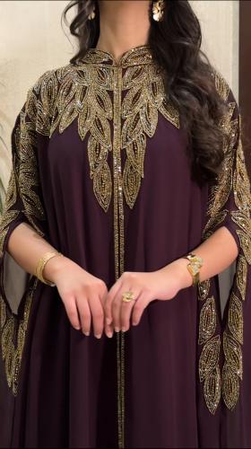 جلابيه مع فستان داخلي مشغولة بالشك والخرز اليدوي ل...