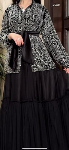 طقم جاكيت مشغول بالكامل بالسيلان الفاخر مع تنوره و...