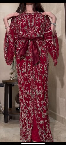 دقلة مشغولة هاند ميد بالكرستال كامل باللون الاحمر...