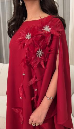 فستان واسع من الكريب الفاخر مع خيوط الورد والكرستا...