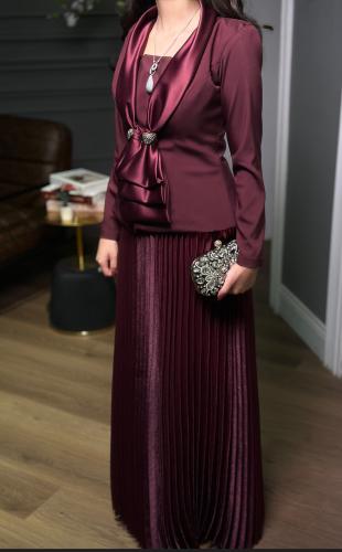 طقم جاكيت فاخر وتنوره مع الكرستال