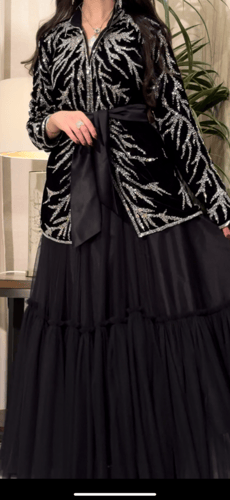 طقم مكون من جاكيت مخمل مشغول بالشك الفاخر فضي مع ت...