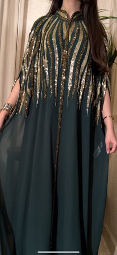 جلابيه شيفون مشغولة بالشك اليدوي باللون الزيتي