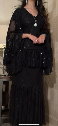 طقم بلوزه وتنوره من الترتر الاسود