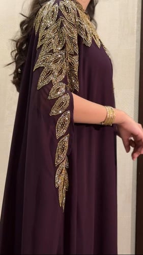 جلابيه مع فستان داخلي مشغولة بالشك والخرز اليدوي ل...